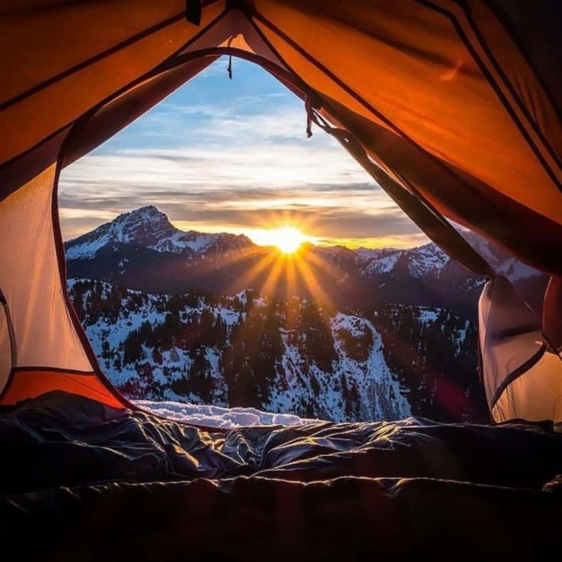 Лагерь с красивым видом из палатки